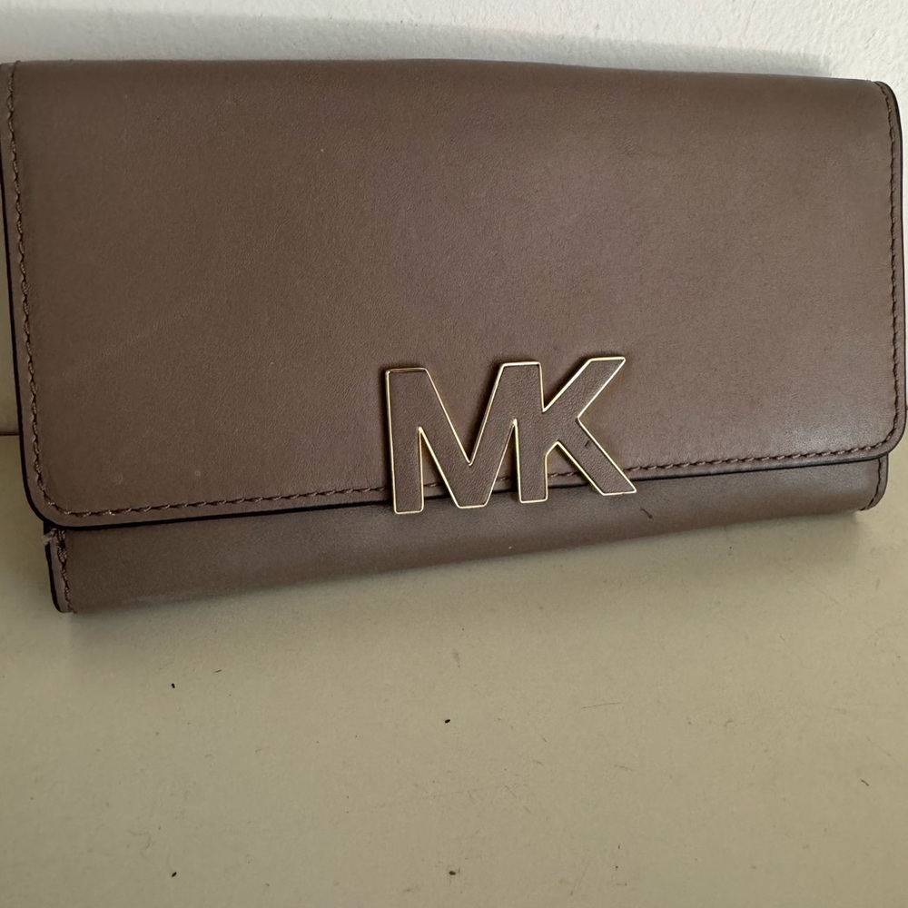 Michael Kors Taupe  Billfold  leather wallet with Gold Logo